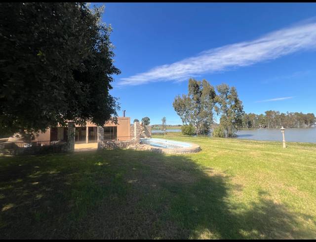 2 BEDROOM HOUSE FOR SALE IN HARTBEESFONTEIN AH